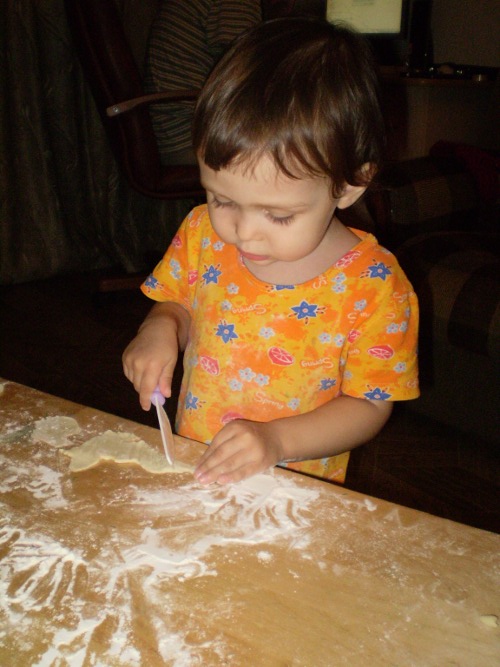 ребенок и соленое тесто